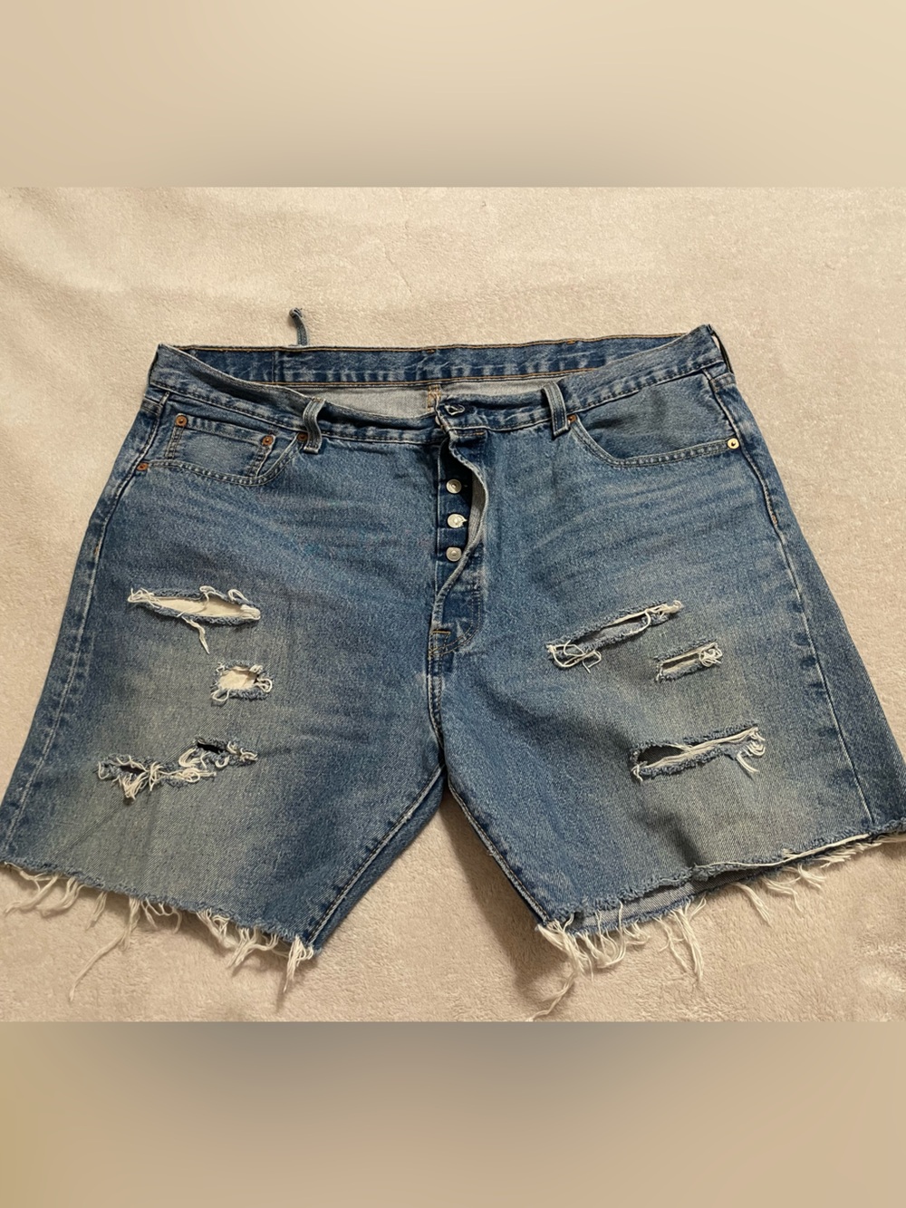 Levi Strauss Levi’s Men's Distressed Denim cutoff Shorts - Blue medium Wash